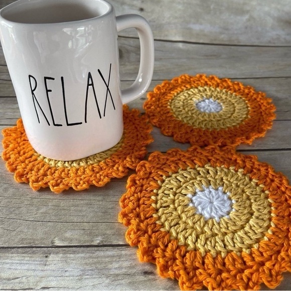 🎃HP🎃Crochet Candy Corn Set of 3 Coasters/Small Doilies 5 1/2 Inches - Picture 1 of 5